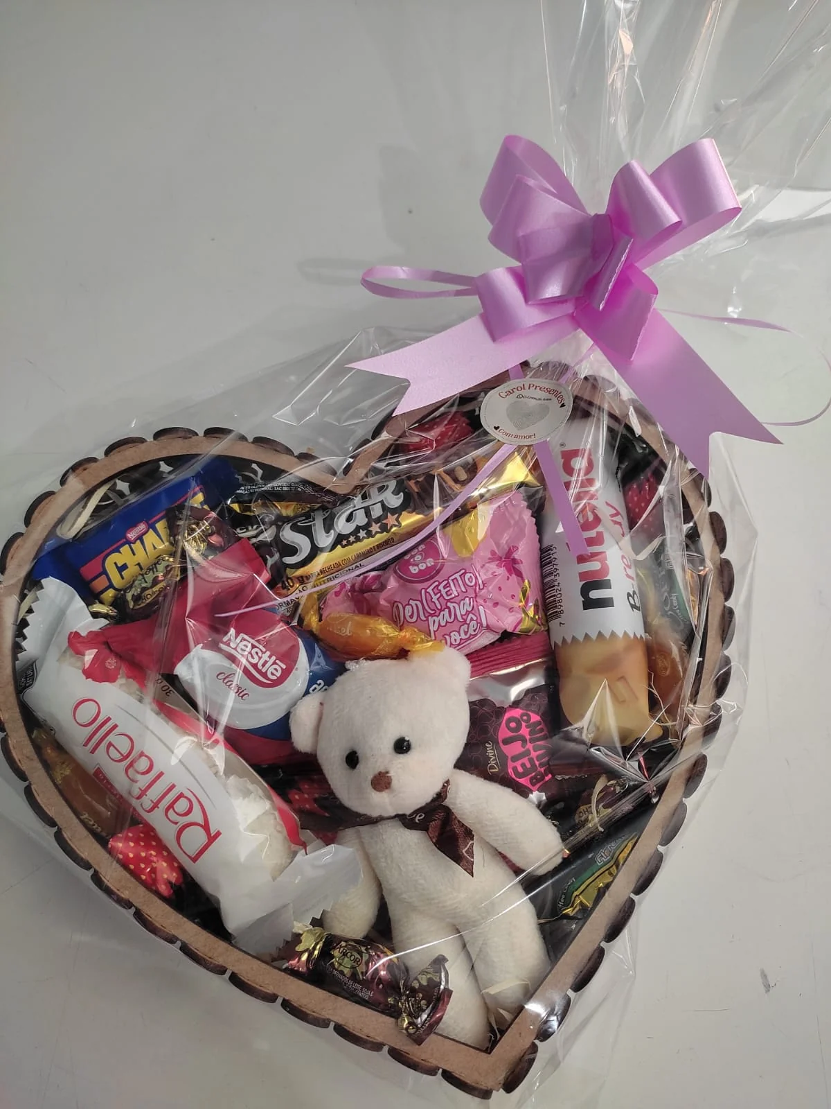 Cesta Coração de Chocolates — LC Mercado